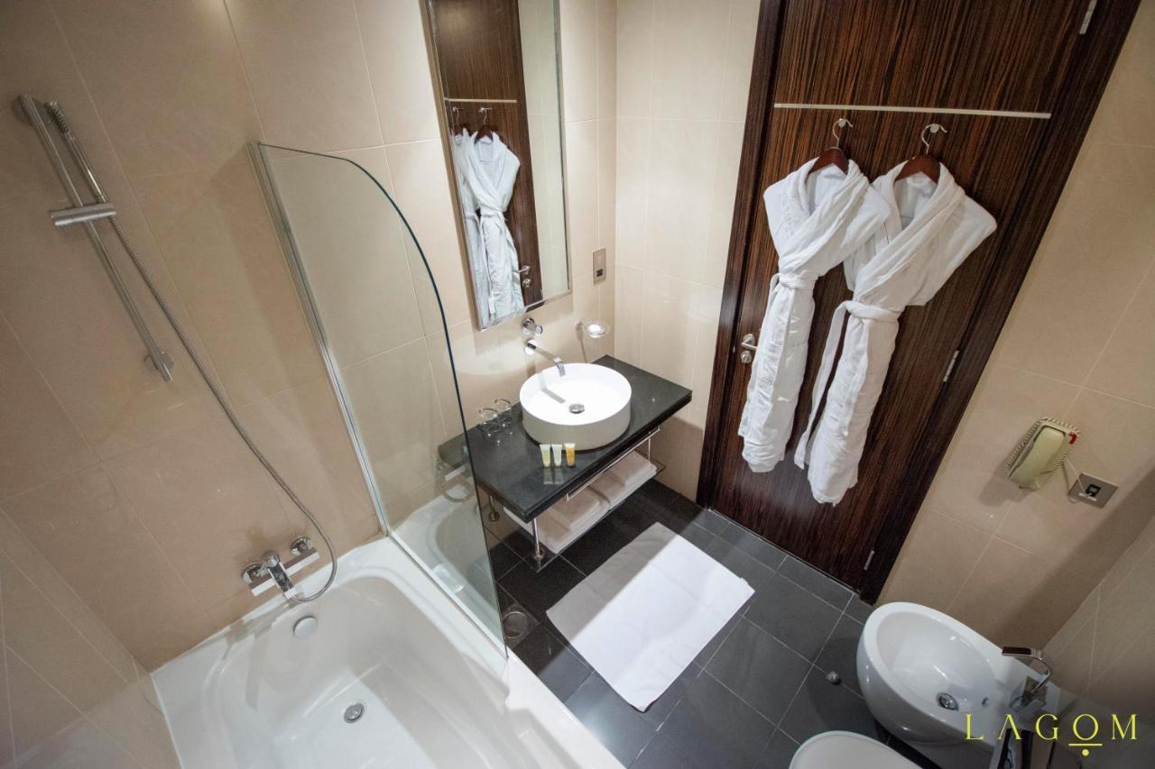 Songs Of The Lake By Lagom - Bonnington Apartment Jumeirah Lake Towers, Dubai Eksteriør billede
